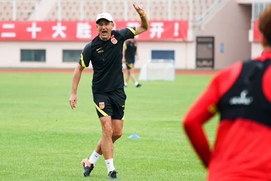 姐妹俩偷看