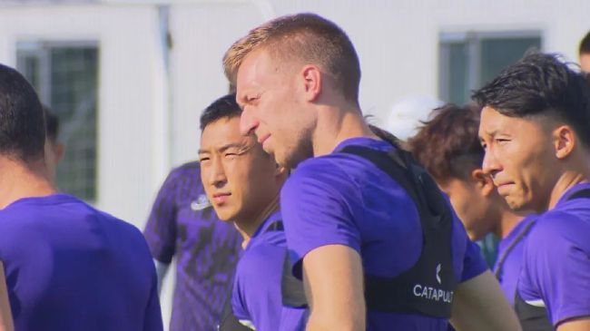 男光溜溜游泳视频大全